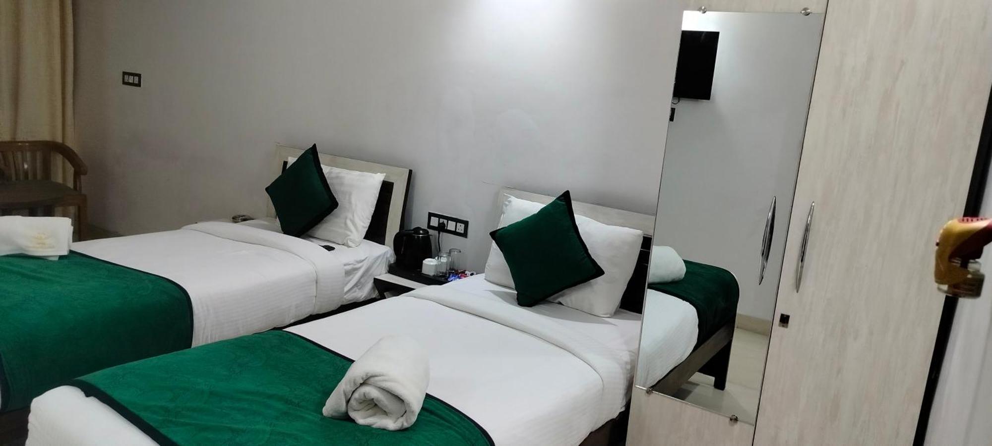 Hotel Aman Residency Prayagraj Ngoại thất bức ảnh