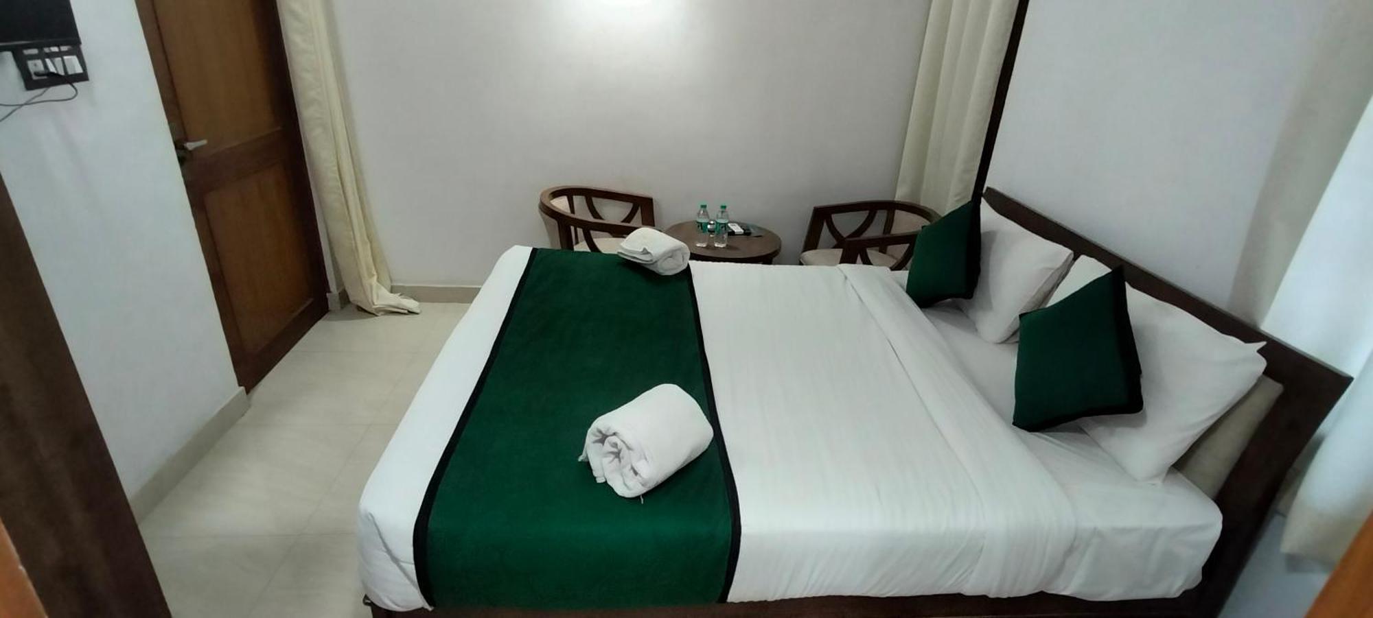 Hotel Aman Residency Prayagraj Ngoại thất bức ảnh