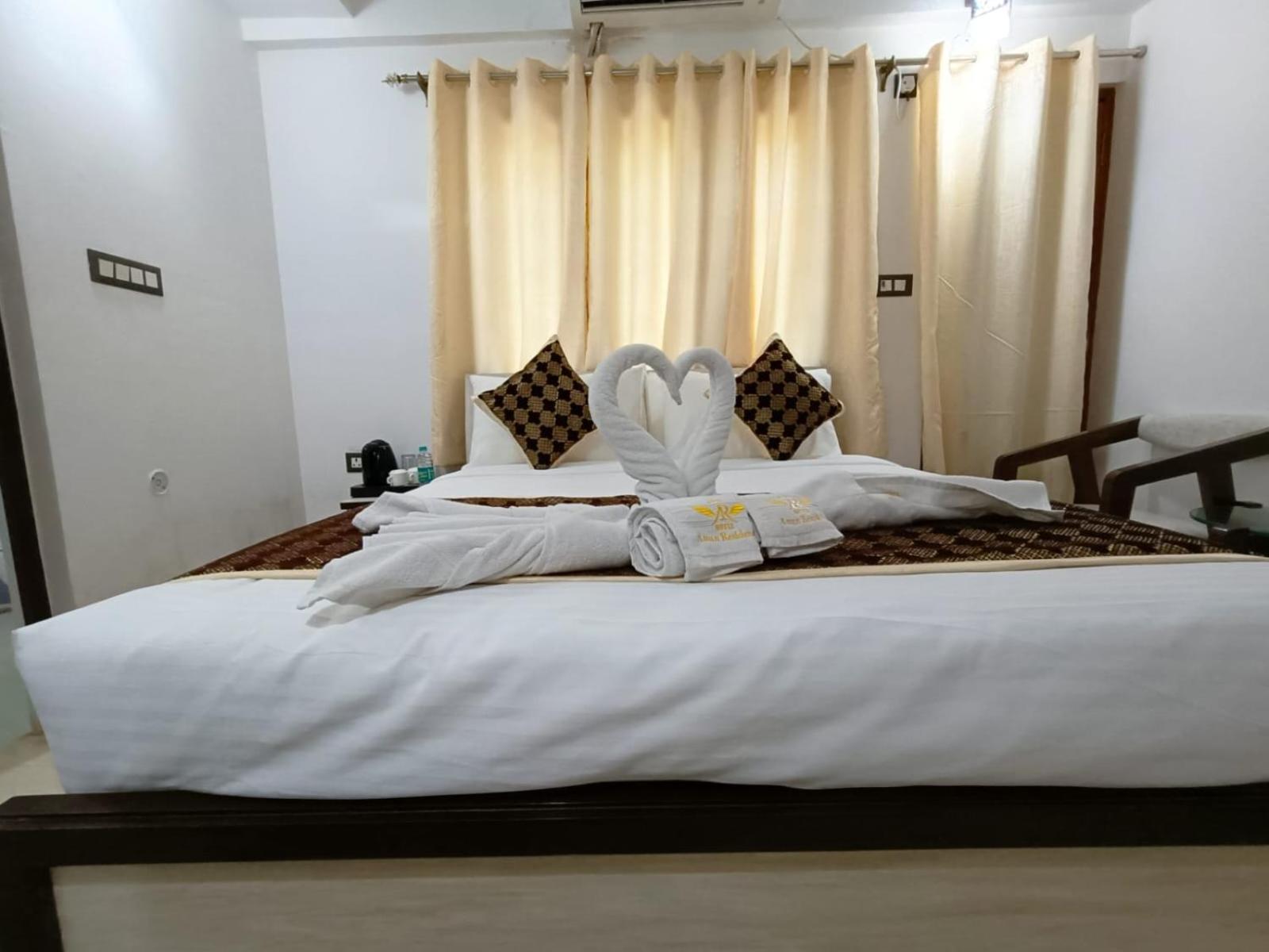 Hotel Aman Residency Prayagraj Ngoại thất bức ảnh