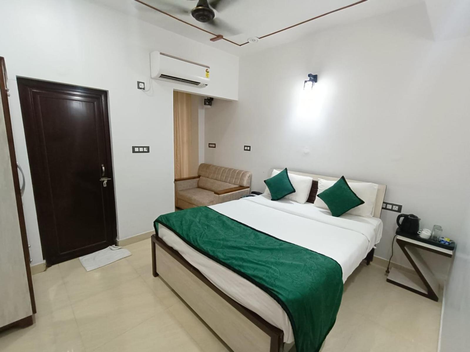 Hotel Aman Residency Prayagraj Ngoại thất bức ảnh